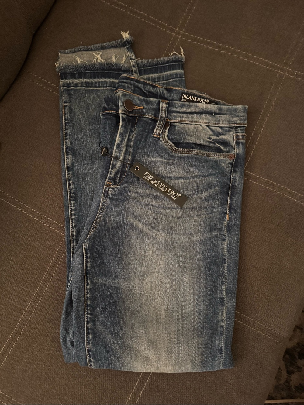 NWT: Blank NYC Women’s Frayed Hem Straight Leg Denim Jeans: 30